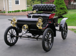 1903 Oldsmobile Curved Dash Runabout by ClassicGray.com